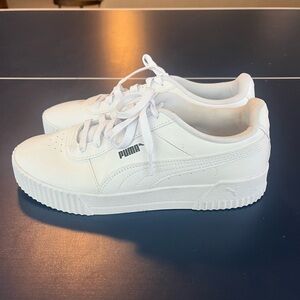 Women’s puma sneaker sz 7 white
